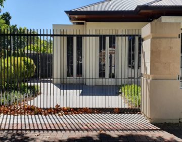 adelaide-fence-centre-vertical-blade-tube-fence-st-peters-19